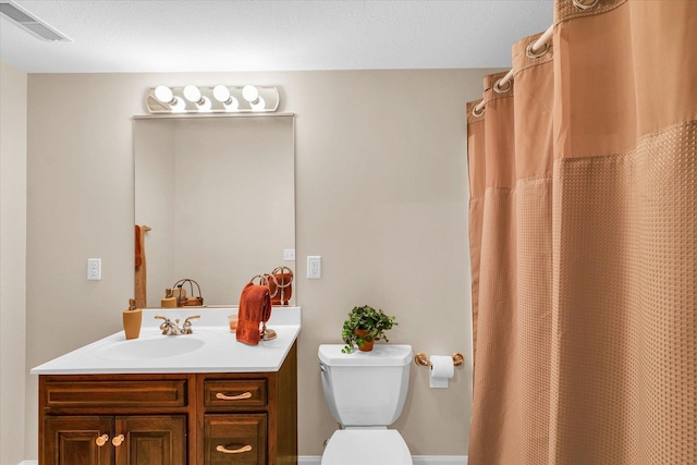 bathroom featuring visible vents, toilet, vanity, and a shower with shower curtain