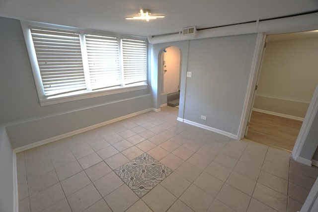 spare room featuring light tile patterned flooring