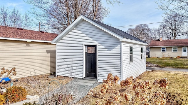 view of outdoor structure featuring a yard