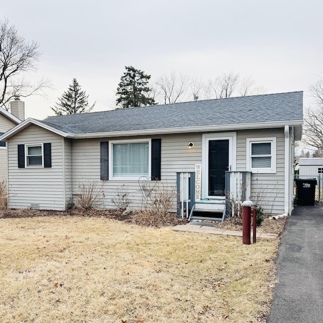 view of front of home with a front lawn