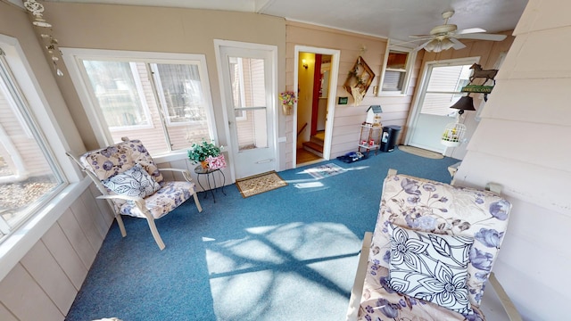 sunroom with ceiling fan