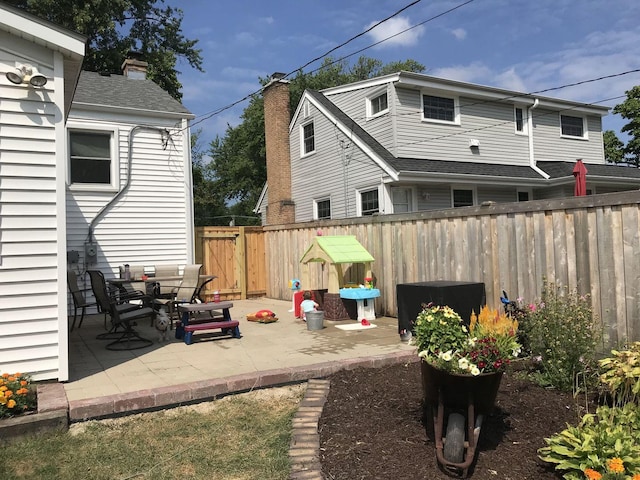 view of yard featuring a patio