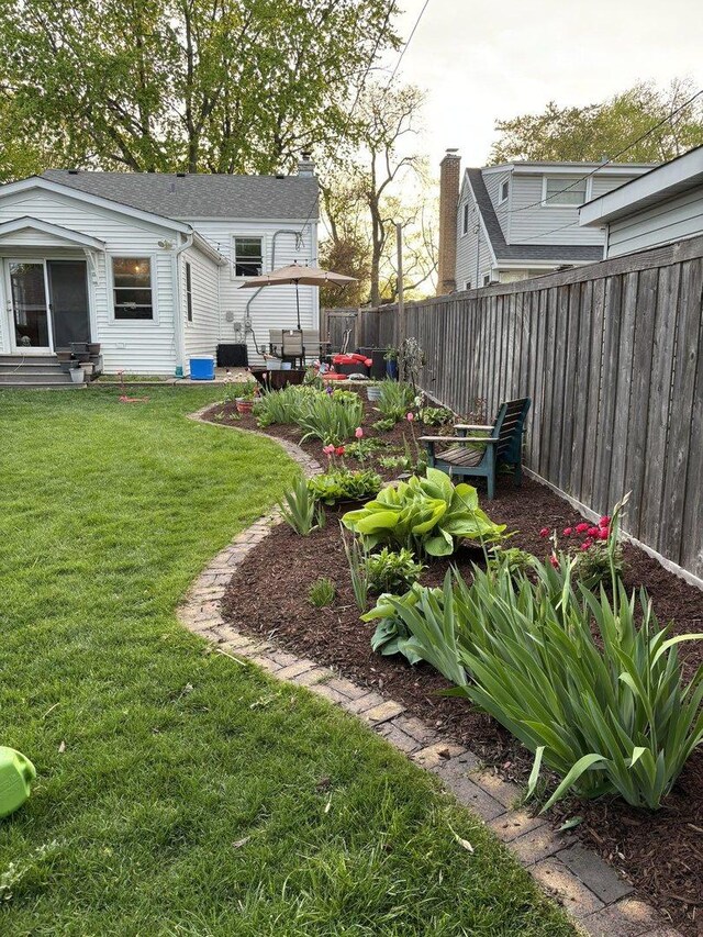 exterior space with a yard