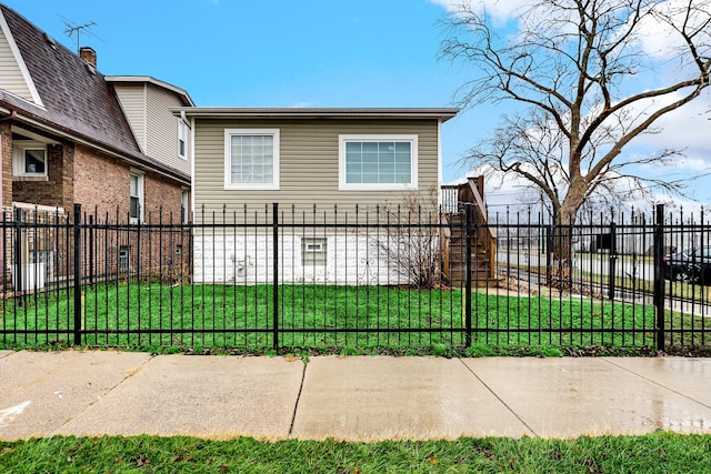 view of front of home with a front lawn