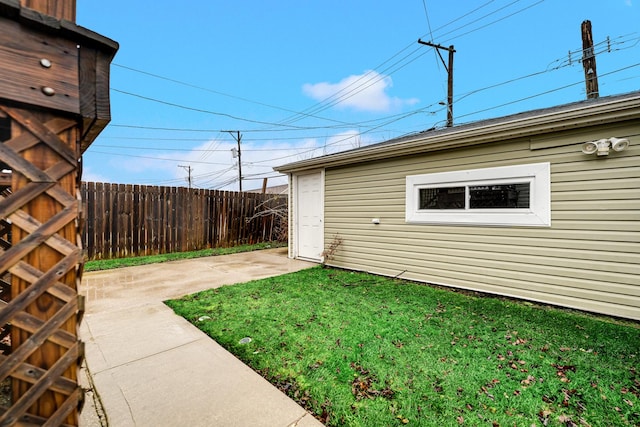 view of yard featuring a patio