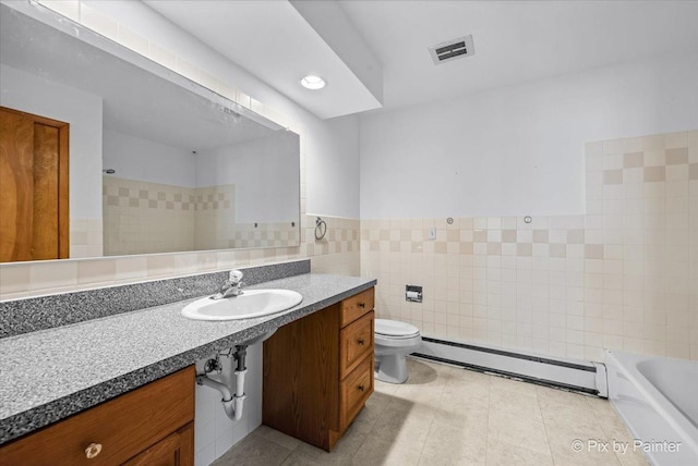 full bath featuring a tub to relax in, visible vents, toilet, baseboard heating, and tile walls