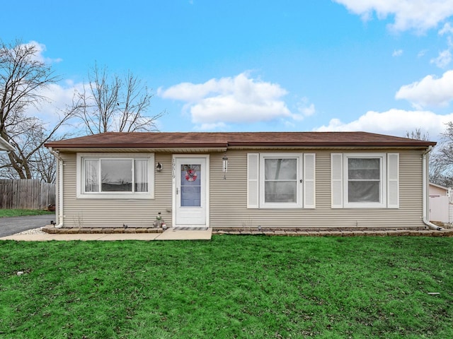 single story home with a front yard