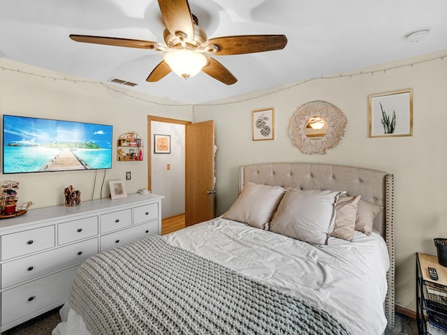 bedroom with ceiling fan