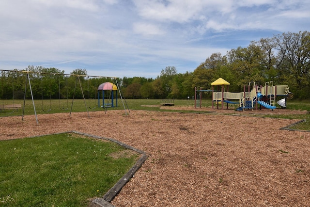 16701 Clyde Ave, South Holland, IL 60473 - community jungle gym with a yard