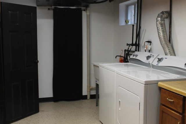 17544 Roy St, Lansing, IL 60438 - clothes washing area featuring independent washer and dryer