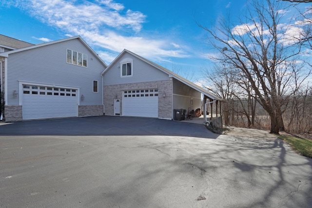 view of front facade featuring a garage