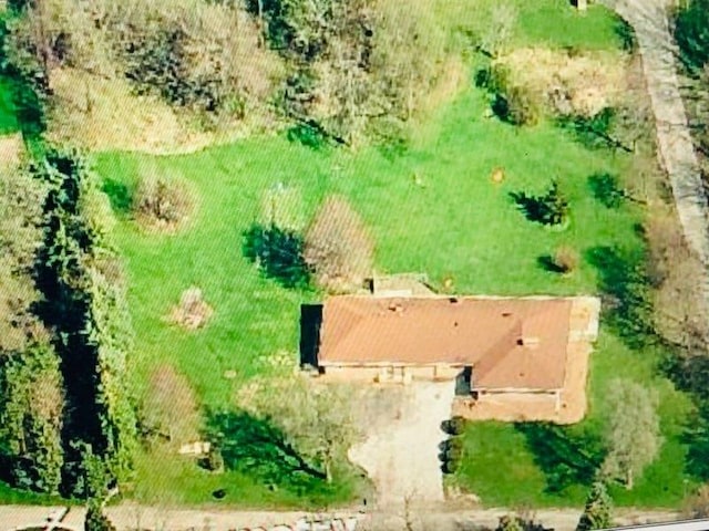 birds eye view of property featuring a rural view