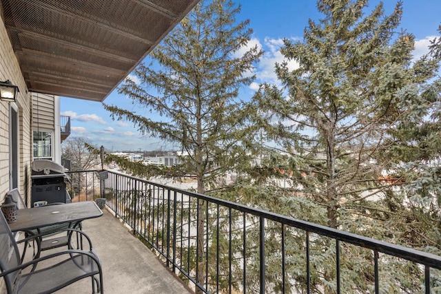 balcony featuring a grill