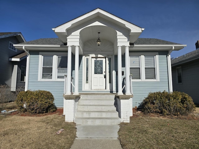 view of front of home with a front lawn