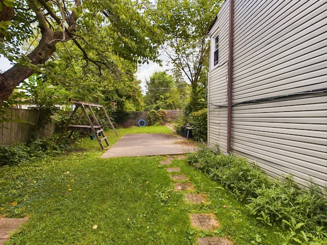 view of yard featuring a patio