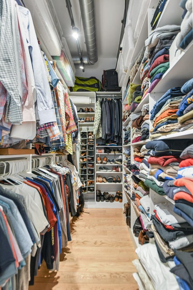 walk in closet with light wood-type flooring