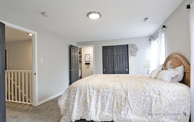 bedroom featuring carpet floors and a closet