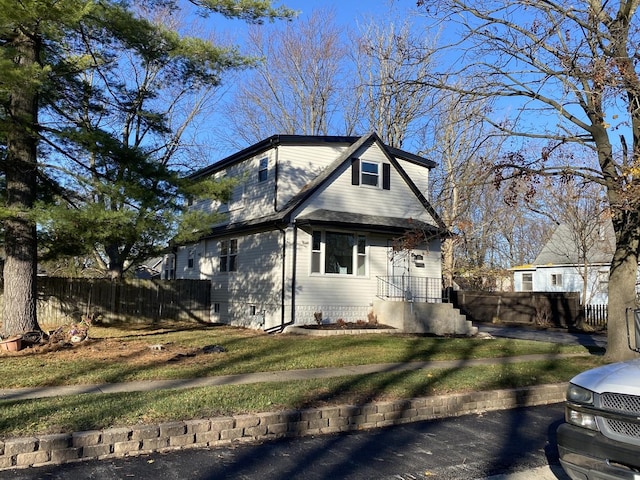 view of front of home featuring a front yard