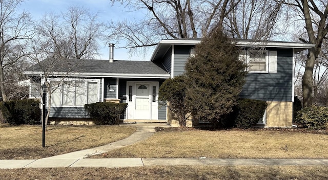 view of front of home with a front lawn