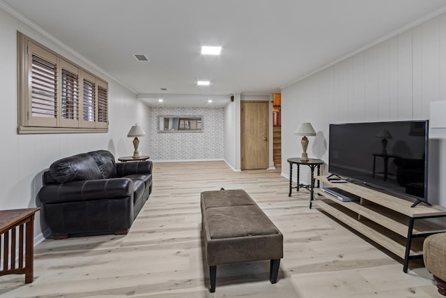 living room featuring crown molding and light hardwood / wood-style floors