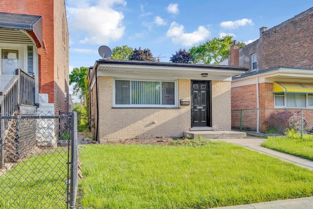 view of front of property with a front lawn