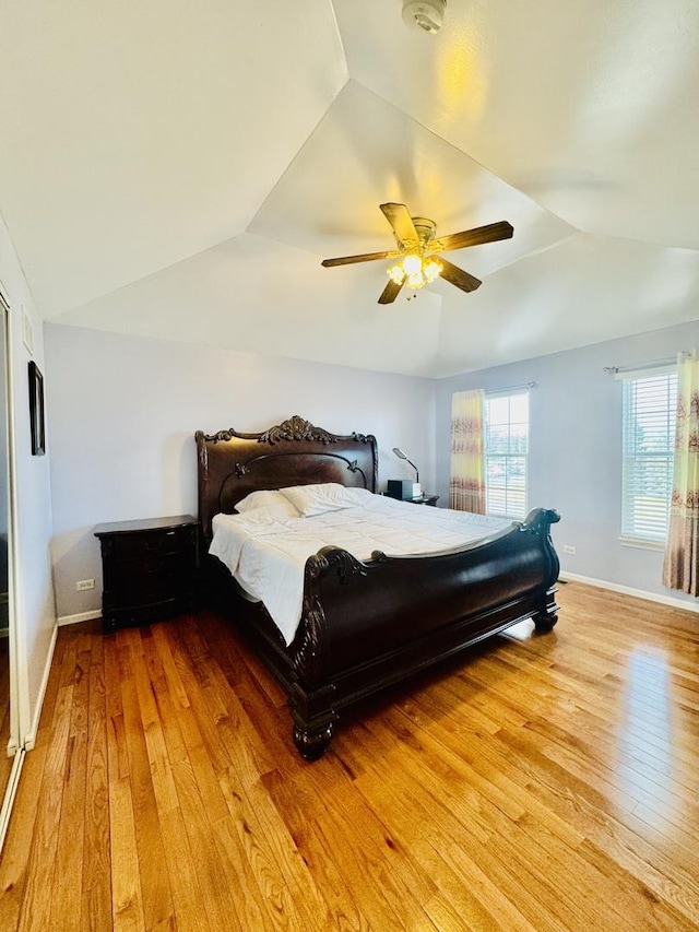 bedroom with lofted ceiling, light hardwood / wood-style floors, and ceiling fan