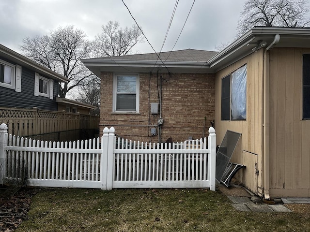 exterior space featuring a front yard