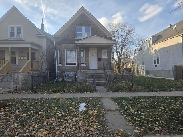 view of front of property featuring a front lawn