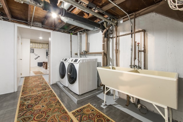 laundry area featuring sink and independent washer and dryer