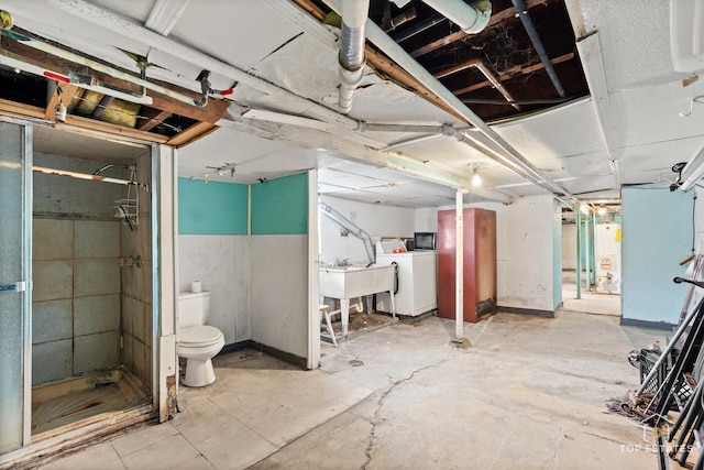 basement with washer / dryer and sink