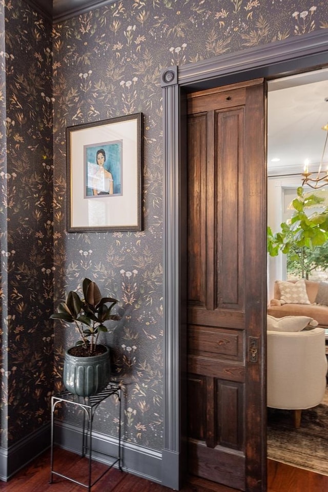 room details with wood-type flooring and a chandelier