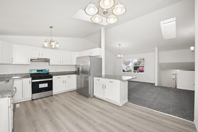 kitchen with white cabinetry, a chandelier, hanging light fixtures, kitchen peninsula, and stainless steel appliances