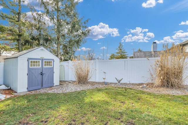 view of yard with a storage shed