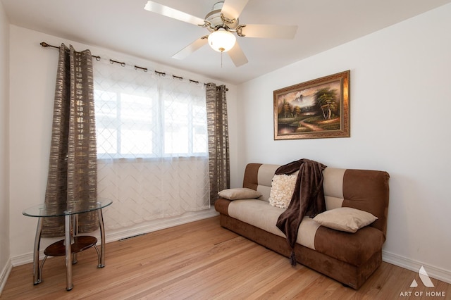 sitting room featuring light hardwood / wood-style floors and ceiling fan