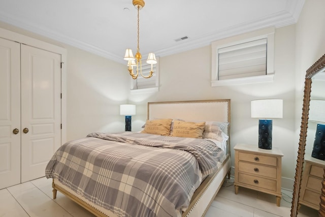 bedroom with crown molding, a notable chandelier, and a closet