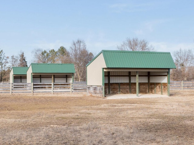 view of outdoor structure featuring an exterior structure and an outdoor structure