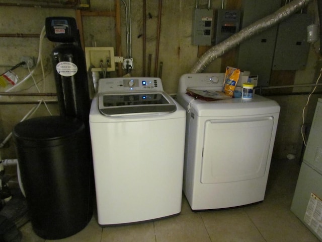 laundry room featuring light tile patterned floors and washer and clothes dryer