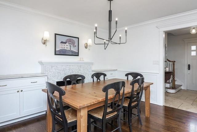 dining room with crown molding, dark hardwood / wood-style floors, and a notable chandelier