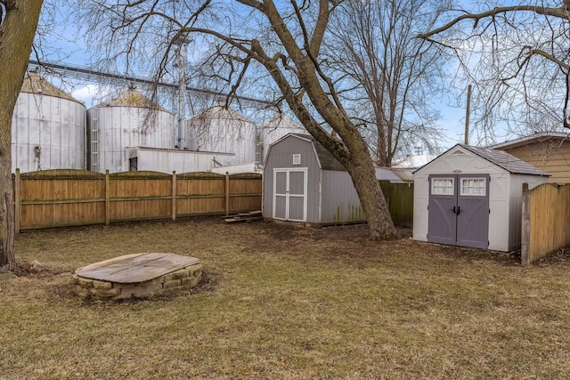 view of yard with a shed