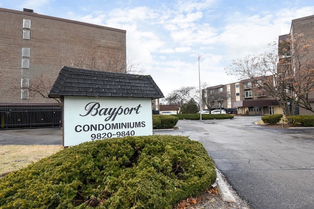 view of community / neighborhood sign