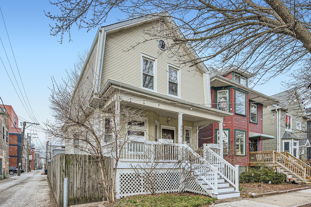 view of front of property featuring a porch