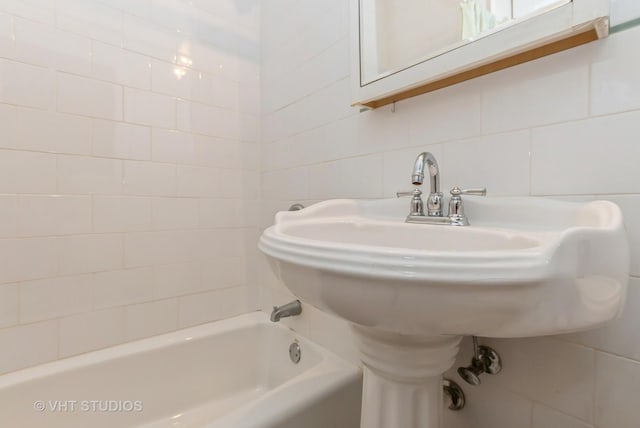 bathroom featuring tasteful backsplash and tile walls