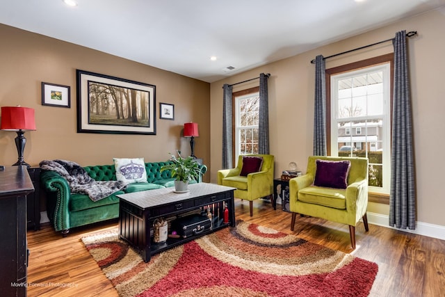 living area with visible vents, recessed lighting, wood finished floors, and baseboards