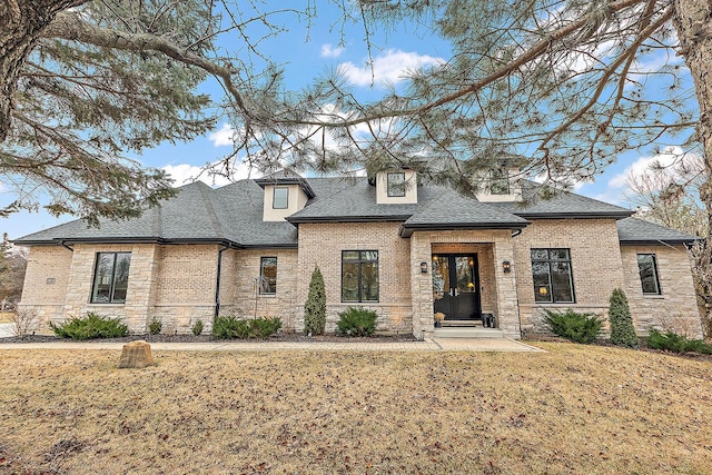 view of front of home with a front lawn