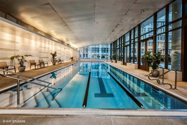 130 N Garland Ct Unit 4101, Chicago, IL 60602 - view of community pool
