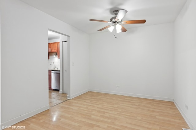 spare room featuring sink, light hardwood / wood-style flooring, and ceiling fan