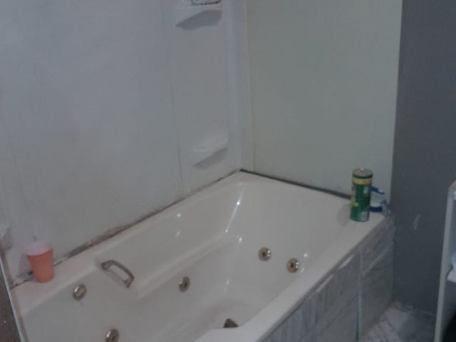 bathroom featuring tiled bath