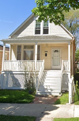 view of front facade featuring a porch