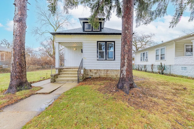 bungalow-style house featuring a front lawn