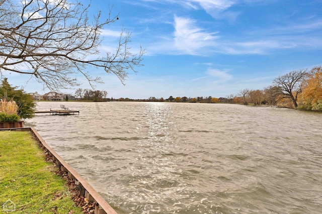 view of yard featuring a water view